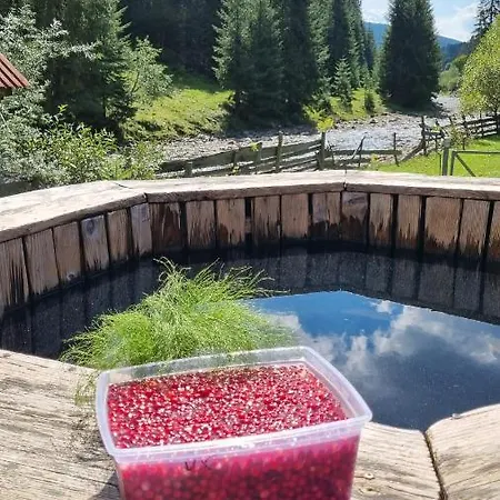 крайня хата فندق