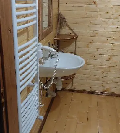 крайня хата فندق *