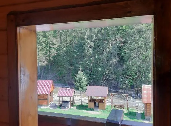 крайня хата * Synevyrsʼka Polyana