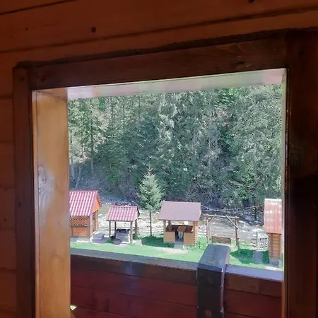 крайня хата * Synevyrsʼka Polyana